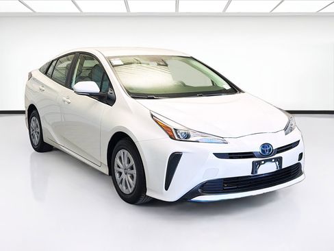 Used 2019 Toyota Prius L Eco image 3