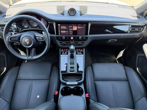 Certified 2026 Porsche Macan image 14