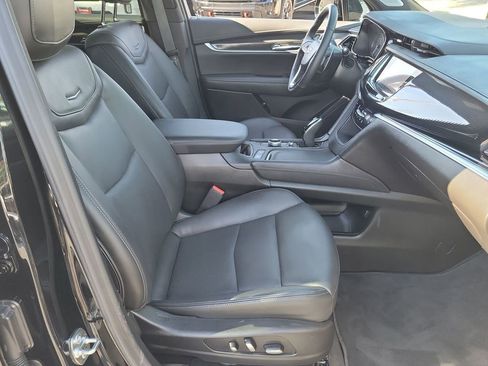Used 2025 Cadillac XT6 Sport w/ Technology Package image 29