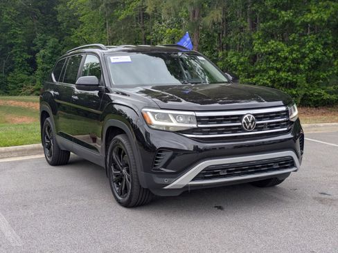 Used 2022 Volkswagen Atlas SE w/ Black Wheel Package FWD image 2
