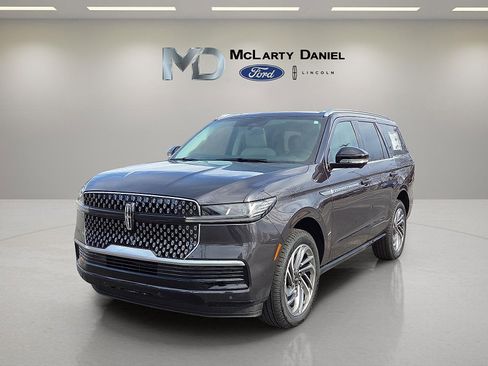 New 2025 Lincoln Navigator Reserve image 2