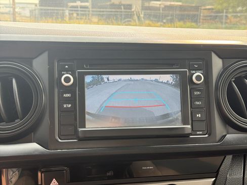 Used 2018 Toyota Tacoma SR AWD/4WD image 9