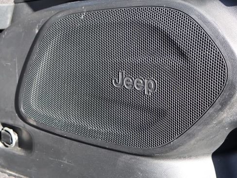 Used 2021 Jeep Cherokee Limited AWD/4WD image 16