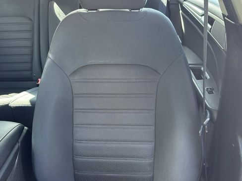Used 2019 Ford Fusion SE FWD image 29