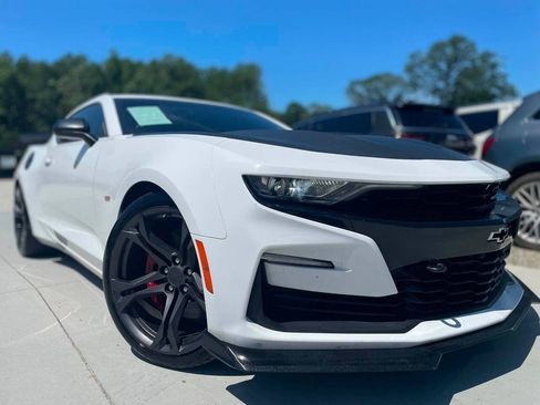 Used 2019 Chevrolet Camaro SS RWD image 1