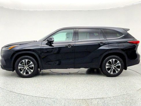 Used 2021 Toyota Highlander XLE image 8