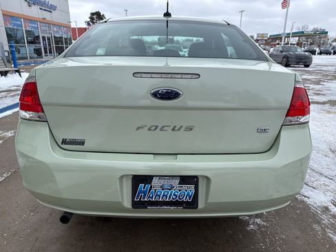 Used 2010 Ford Focus SE image 25
