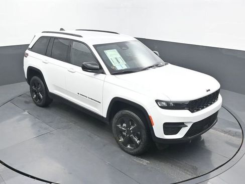 New 2025 Jeep Grand Cherokee Altitude AWD/4WD image 52