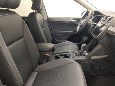 Used 2023 Volkswagen Tiguan SE FWD image 21