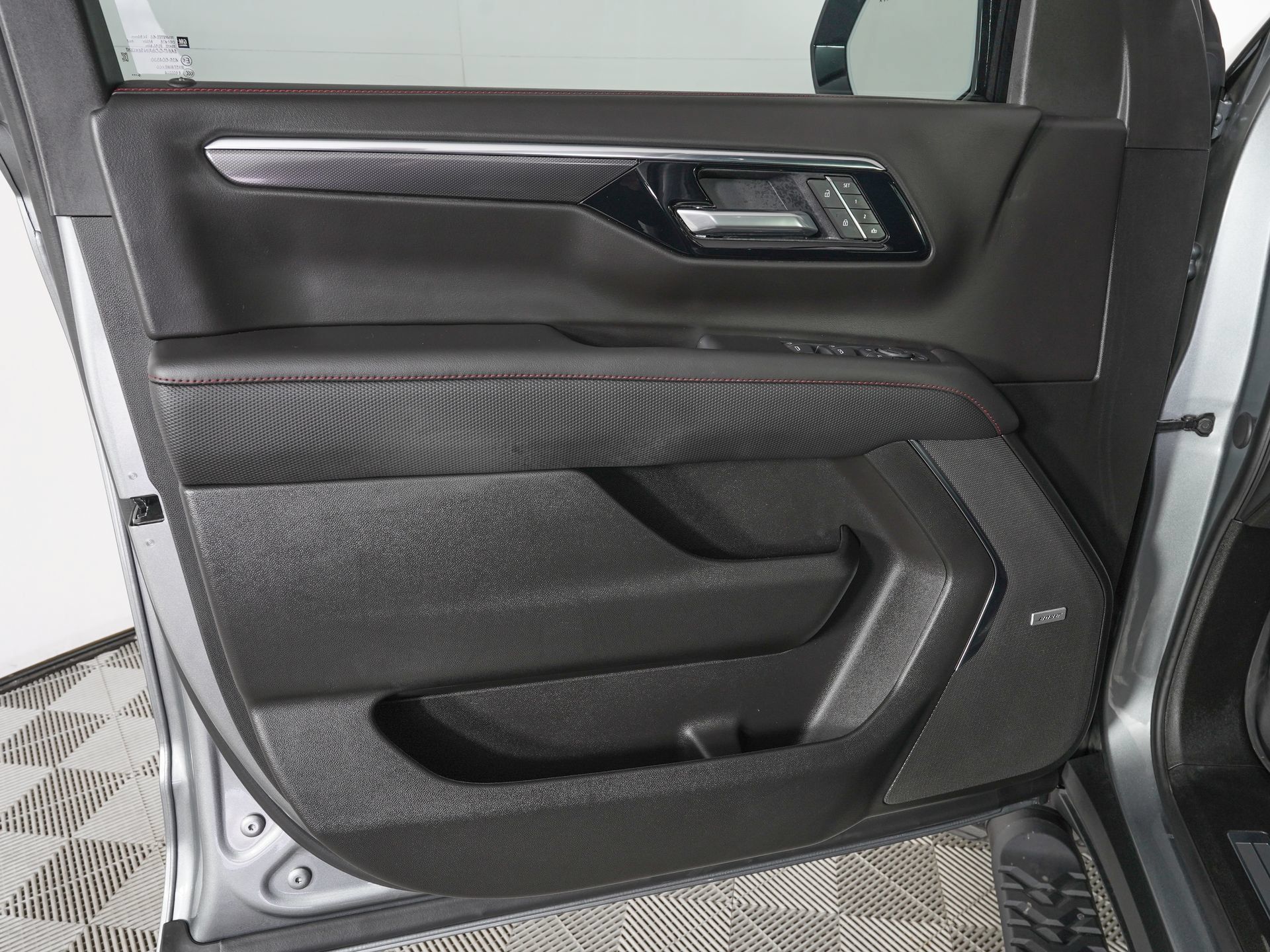 Used 2026 Chevrolet Tahoe RST w/ RST Performance Edition AWD/4WD image 18