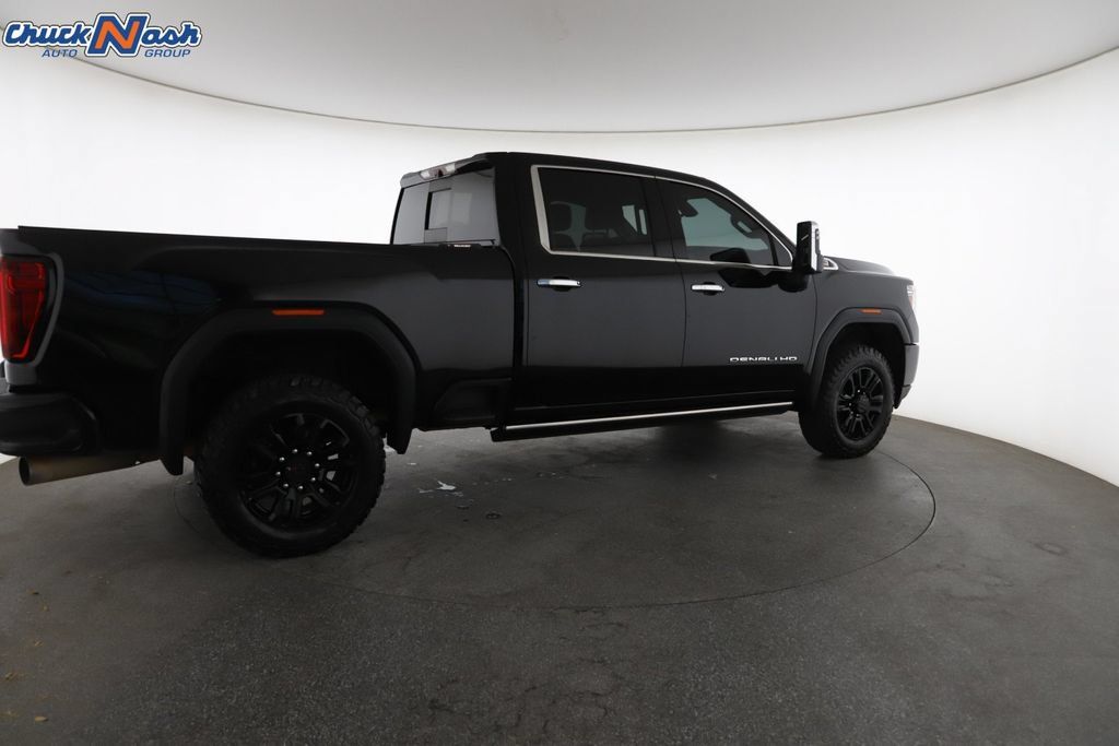 Used 2022 GMC Sierra 2500 Denali w/ Denali Black Diamond Edition AWD/4WD image 13