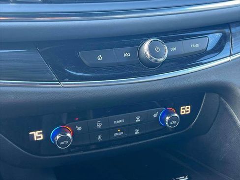 Used 2022 Buick Enclave Essence w/ Sport Touring Edition image 32