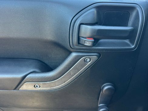 Used 2018 Jeep Wrangler Sport w/ Connectivity Group AWD/4WD image 11