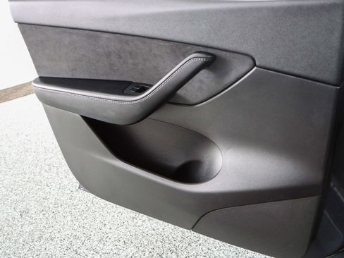 Used 2021 Tesla Model Y Long Range image 19