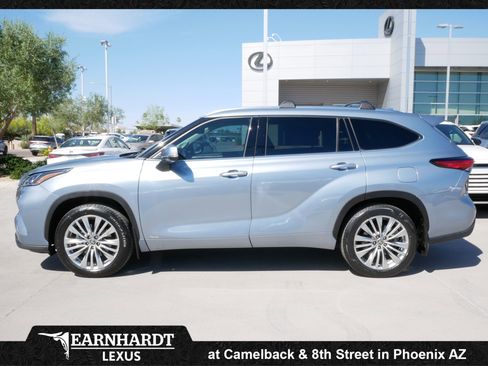 Used 2023 Toyota Highlander Platinum image 3