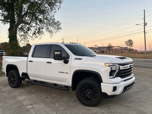 Used 2024 Chevrolet Silverado 2500 LTZ w/ LTZ Plus Package AWD/4WD image 2