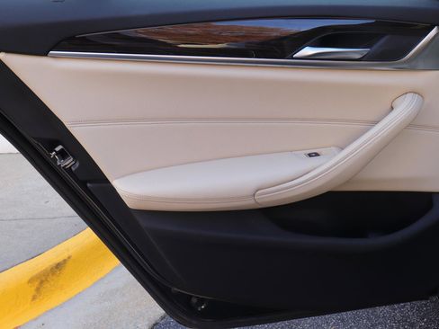 Used 2018 BMW 530i w/ Premium Package image 9