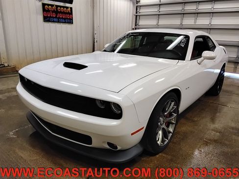 Used 2015 Dodge Challenger SRT w/ Technology Group RWD image 4