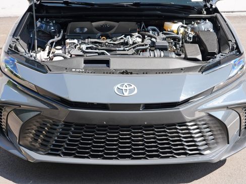 Used 2025 Toyota Camry SE FWD image 7