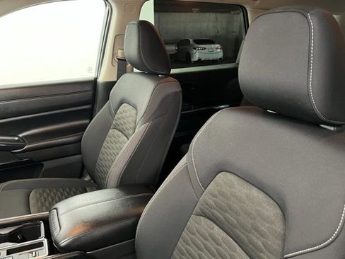 Certified 2025 Nissan Pathfinder SV image 16