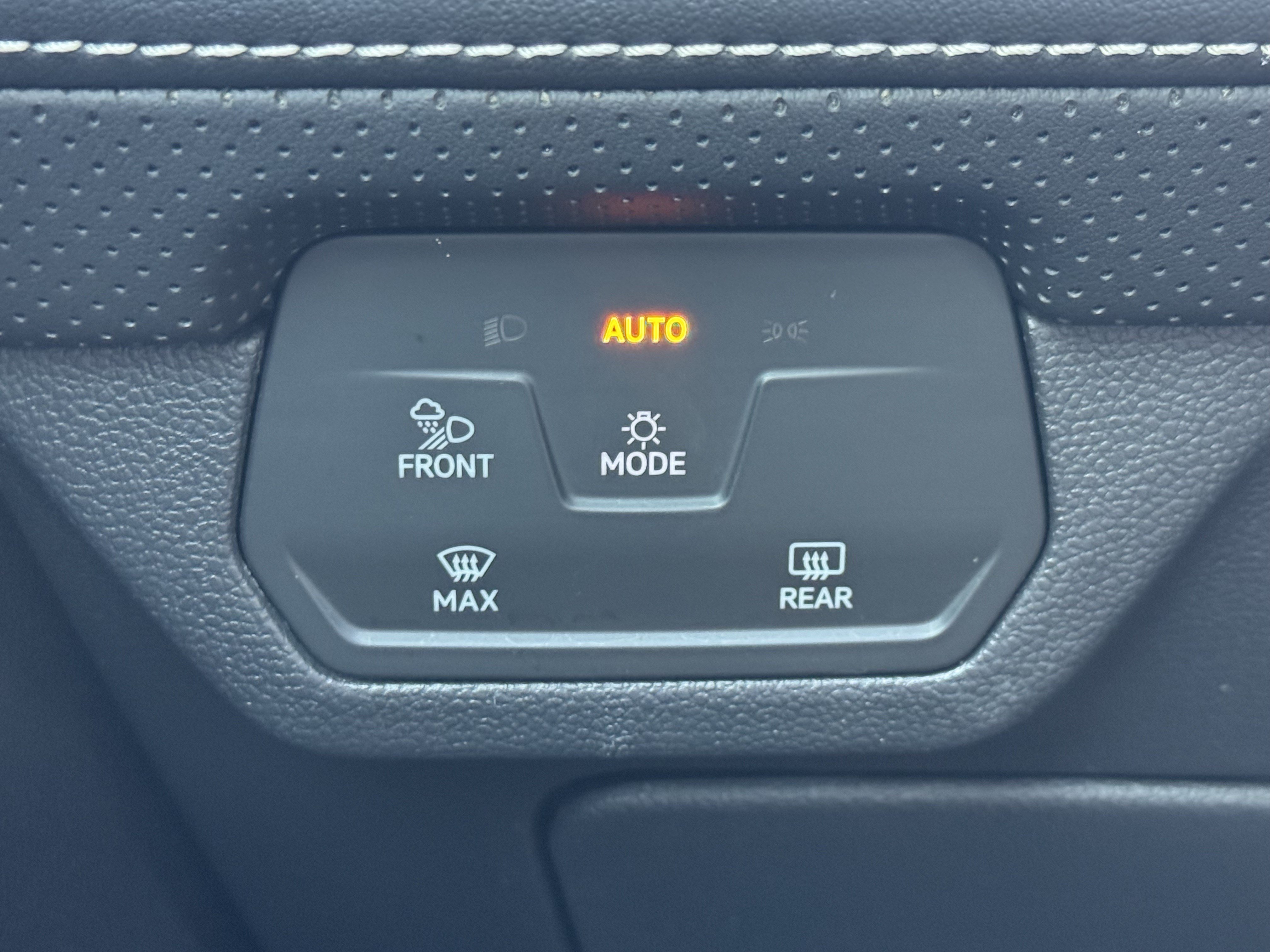 Certified 2024 Volkswagen Atlas SE FWD image 14