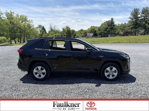 Used 2021 Toyota RAV4 XLE w/ XLE Grade Weather Package AWD/4WD image 4