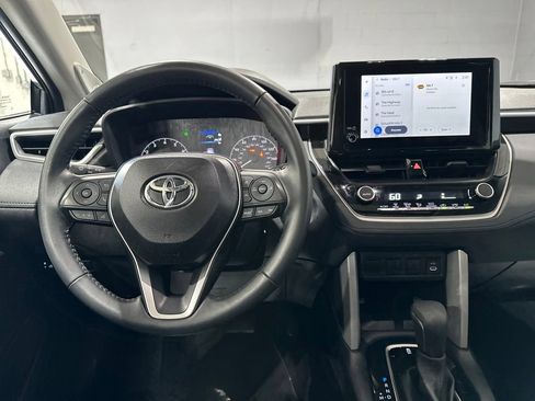 Used 2025 Toyota Corolla Cross LE w/ Moonroof Package AWD/4WD image 9
