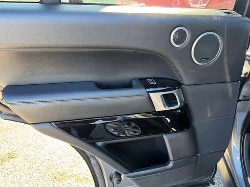 Used 2015 Land Rover Range Rover HSE image 15