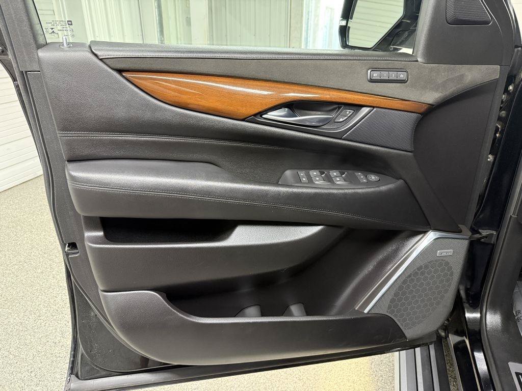 Used 2018 Cadillac Escalade ESV Premium Luxury AWD/4WD image 30