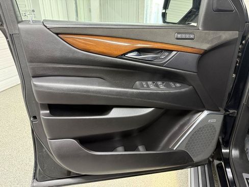 Used 2018 Cadillac Escalade ESV Premium Luxury AWD/4WD image 30