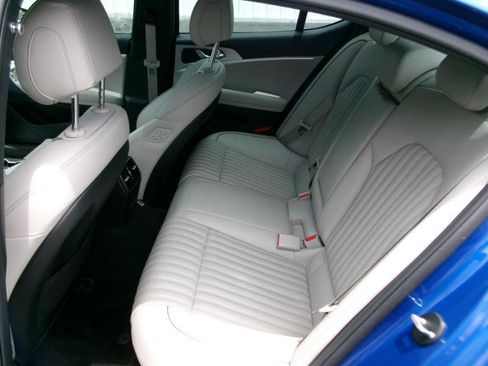 Used 2023 Genesis G70 2.0T w/ Sport Prestige Package RWD image 10