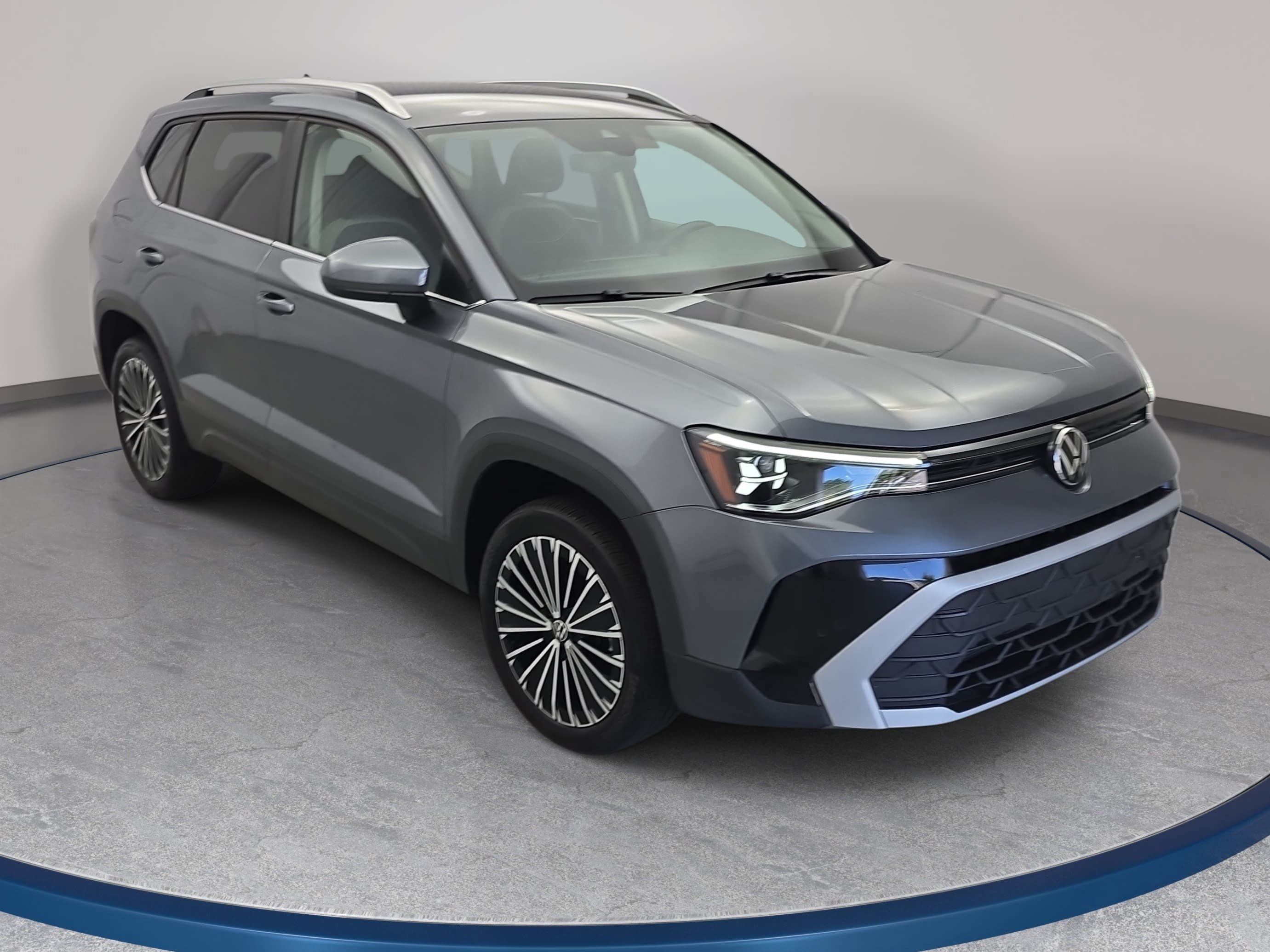 Used 2025 Volkswagen Taos SE FWD image 3