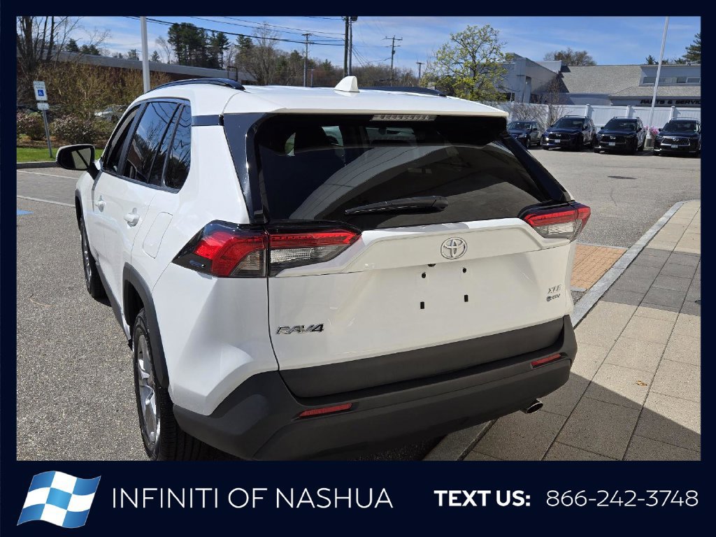 Used 2025 Toyota RAV4 XLE AWD/4WD image 11