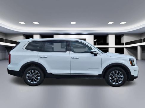 Used 2023 Kia Telluride LX image 7