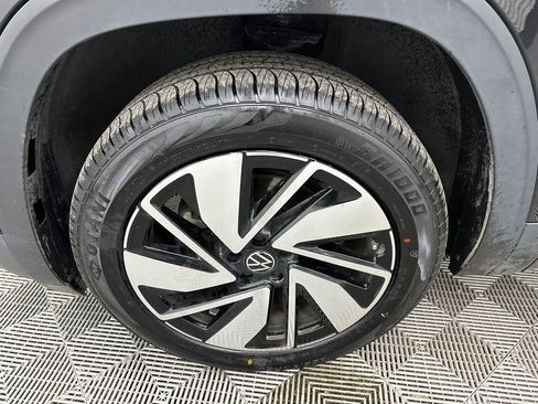 Used 2025 Volkswagen Atlas SE image 12