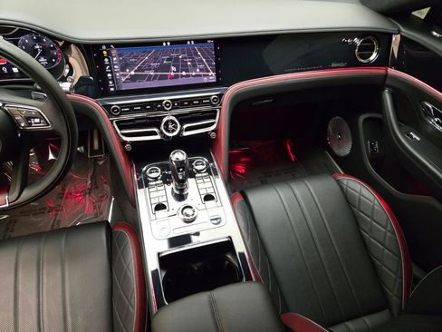 Used 2024 Bentley Flying Spur W12 image 24