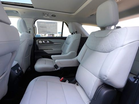 New 2026 Ford Explorer Platinum image 30