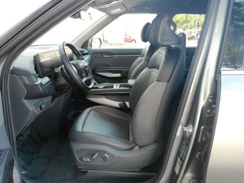 Used 2024 Kia EV9 Light Long Range RWD image 14