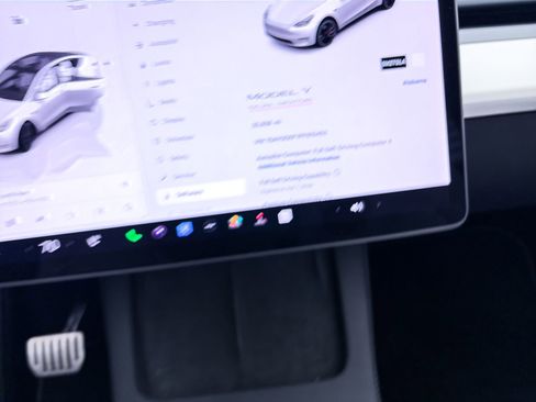 Used 2023 Tesla Model Y Performance image 26