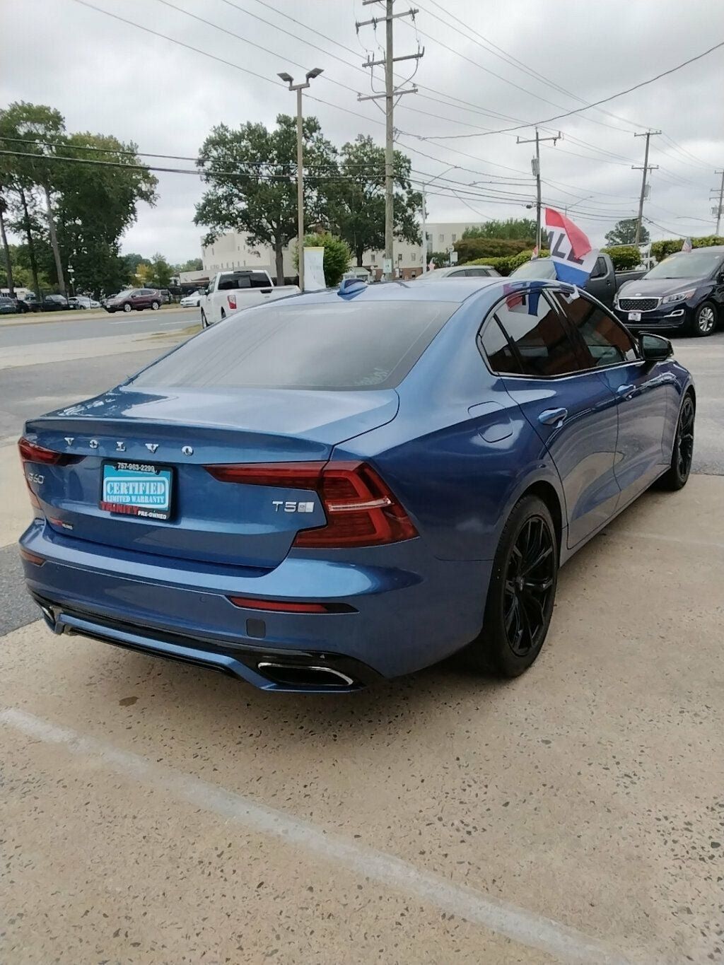 Used 2020 Volvo S60 T5 R-Design FWD image 4