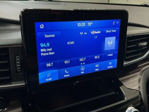 Used 2022 Ford Explorer Limited w/ Equipment Group 301A RWD image 26