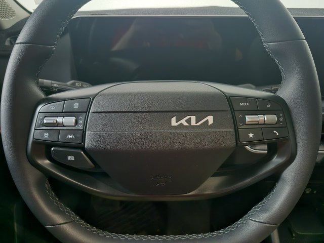 Used 2025 Kia K4 EX FWD image 17