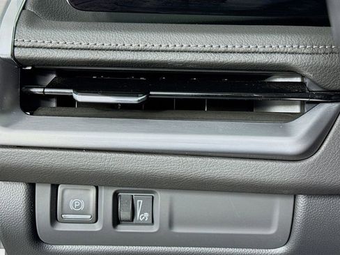 Used 2025 Cadillac XT4 Premium Luxury image 14