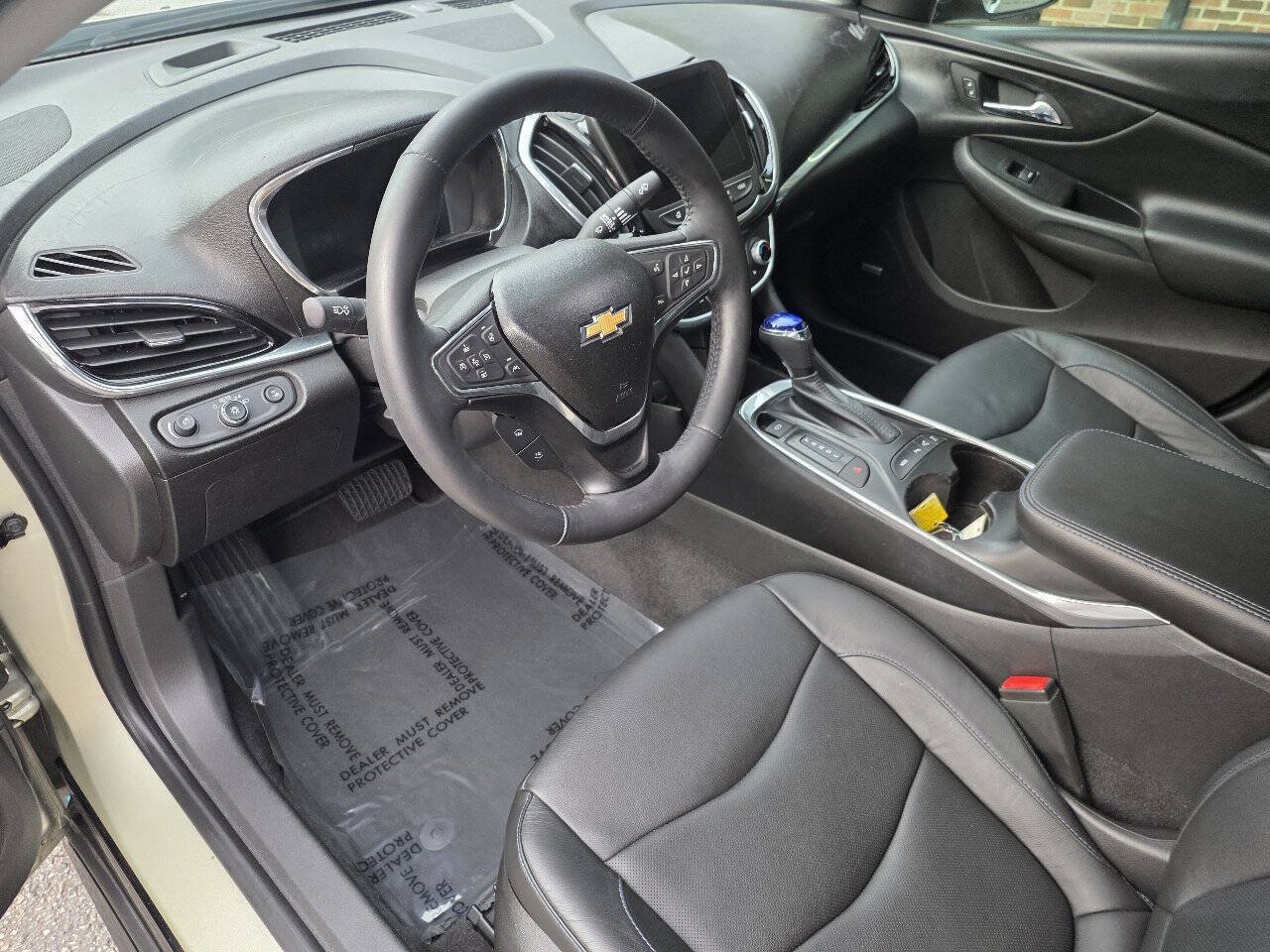 Used 2017 Chevrolet Volt Premier w/ Driver Confidence II Package FWD image 10