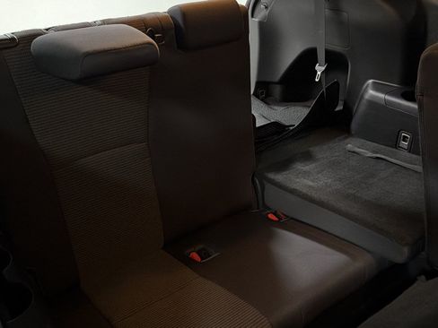 Used 2021 Toyota Highlander LE FWD image 32