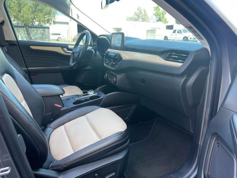 Used 2021 Ford Escape Titanium w/ Titanium Elite Package AWD/4WD image 21