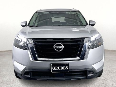 Used 2024 Nissan Pathfinder SV image 5