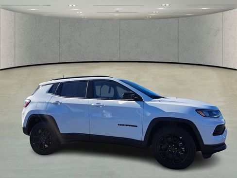New 2026 Jeep Compass Latitude image 2