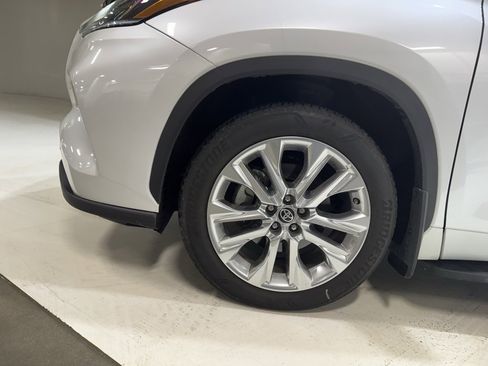 Used 2023 Toyota Highlander L image 8