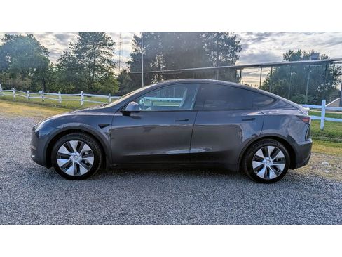 Used 2021 Tesla Model Y Long Range image 4